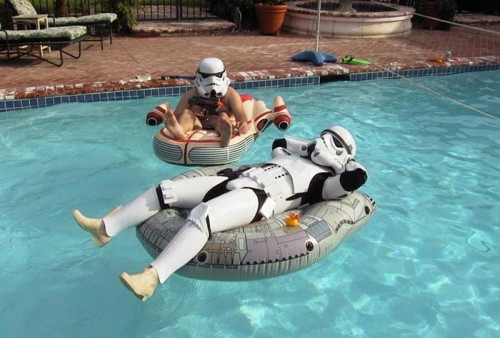 stormtroopers-in-the-pool