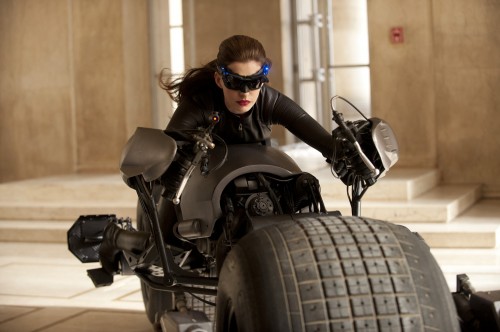 Anne-Hathaway-Catwoman-Pic